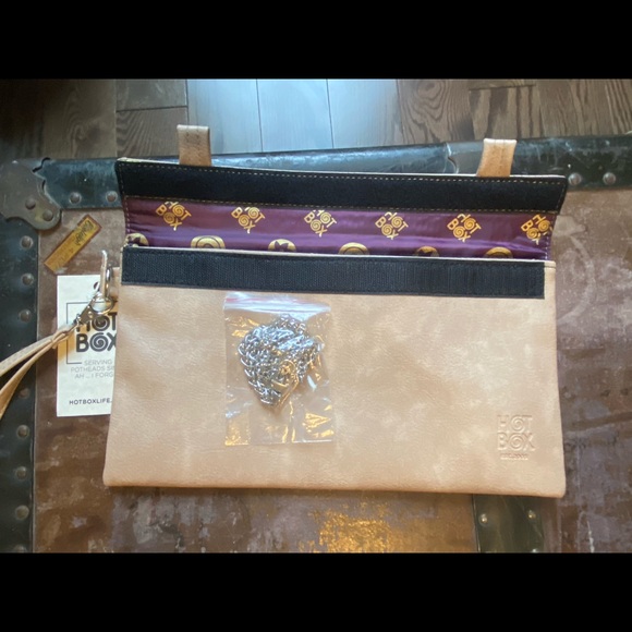 NWT - Beige Vegan Leather Clutch Purse - Make-up bag - Stash bag - smell… - Picture 8 of 12